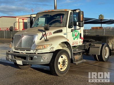 2009 International DuraStar 4400 4x2 Ciągnik siodłowy z kabiną dzienną S/A