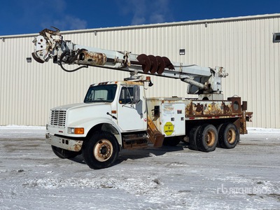 Altec D3060TR on 2001 International 4900 6x4 شاحنة ديجر ديريك