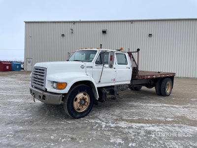 1995 Ford F-800 4x2 Ciężarówka z płaską platformą