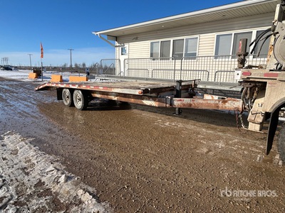 1982 Fort Garry 20 ft T/A Equipment Trailer