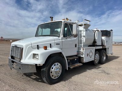 2002 Freightliner FL70 800 gal 6x2 Lube Truck