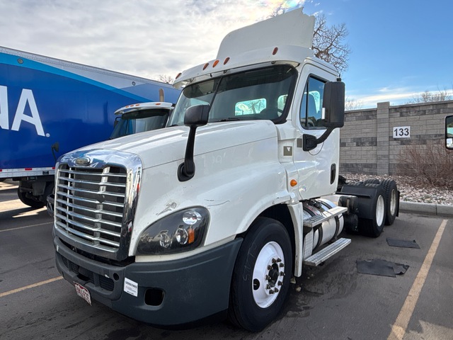 2014 Freightliner Cascadia 125 6x4 T/A Day Cab Truck Tractor (Inoperable) 2014 Freightliner Cascadia 125 6x4 T/A Day Cab Truck Tractor (Inoperable)