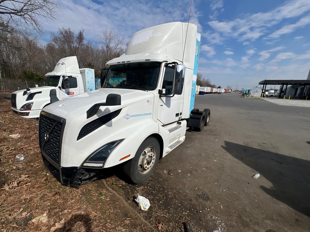 2020 Volvo VNL64T300 CNG 6x4 T/A Day Cab Truck Tractor
