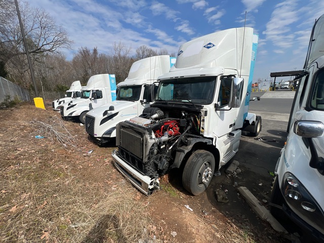 2017 Volvo VNL CNG S/A Day Cab Truck Tractor