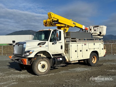 Altec TA41M 41 ft on 2008 International 7400 4x2 Bucket Truck