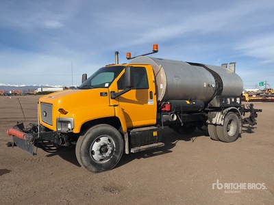 Etnyre 2000 gal on 2004 Chevrolet C7500 4x2 Camión distribuidor de asfalto