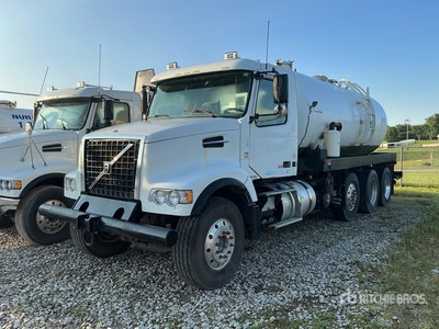 2012 Volvo VHD 8x4 Vacuum Tanker Truck
