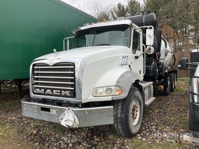 2013 Cusco on 2013 Mack GU813 Granite 8x4 Vacuum Tanker Truck