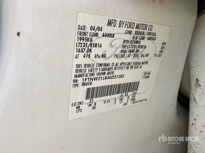 2004 Ford F-250 4x4 Crew Cab بيك اب