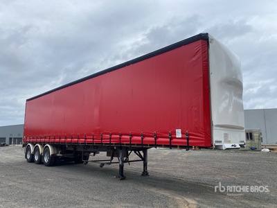 2005 Kreuger 13.57 m Tri/A Curtain Side Trailer