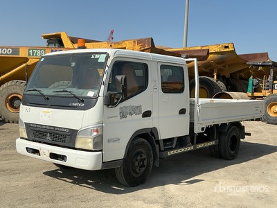 2015 Mitsubishi Canter 4x2 Crew Cab Flatbed Truck