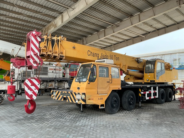 2008 SICHUAN CHANGJIANG QY50G 50 ton 8x4x4 Hydraulic Truck Crane