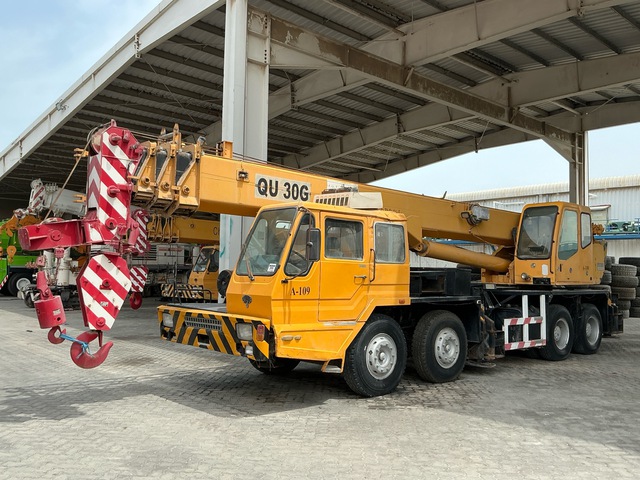 2007 SICHUAN CHANGJIANG QY25G 25 ton 8x4x4 Hydraulic Truck Crane