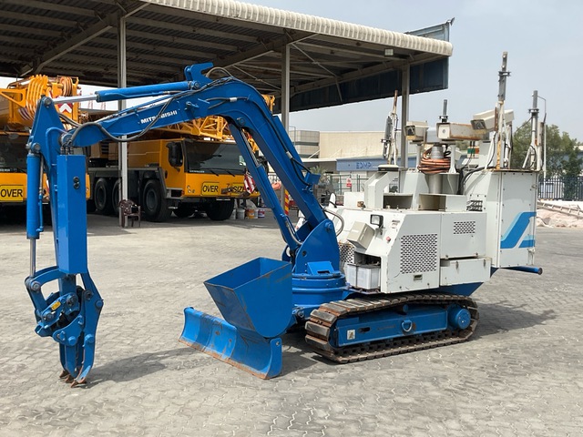 Mitsubishi/Cat RA30 Remote Control Driven Mini Excavator