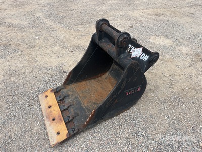 Tiger TP660D600 600 mm Q/C Cleanup Excavator Bucket - Fits Walker Neuson ET60