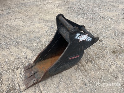 Tiger TP660D300 300 mm Q/C Cleanup Excavator Bucket - Fits Walker Neuson ET60