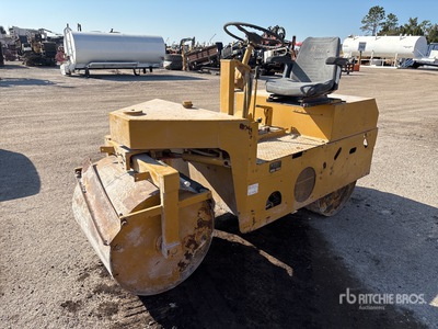 Puckett Bros S240 مدحلة ذات اسطوانتين