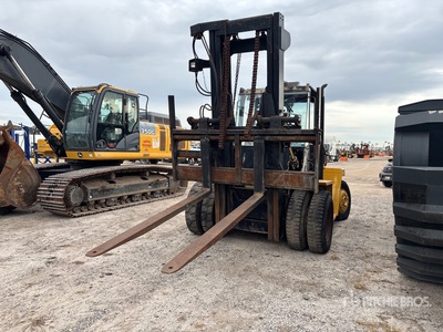Hyster 23000 lb Pneumatic Tire Forklift (Inoperable)
