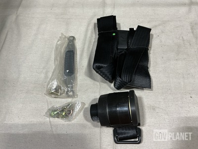 (49) Corbeau FP43301B Harness Belts