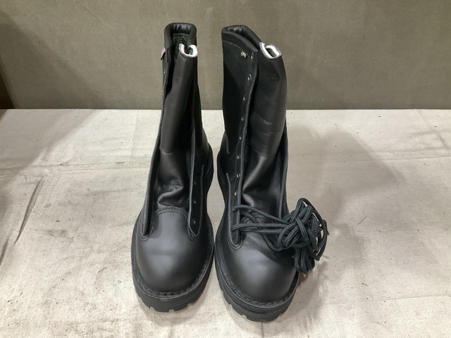 (36) Pairs of Men's Boots