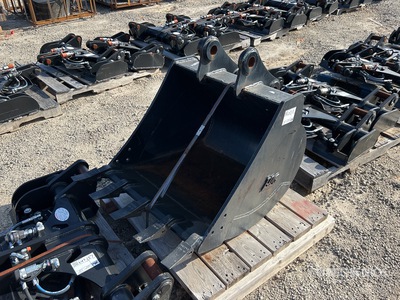 30 in Digging Excavator Bucket