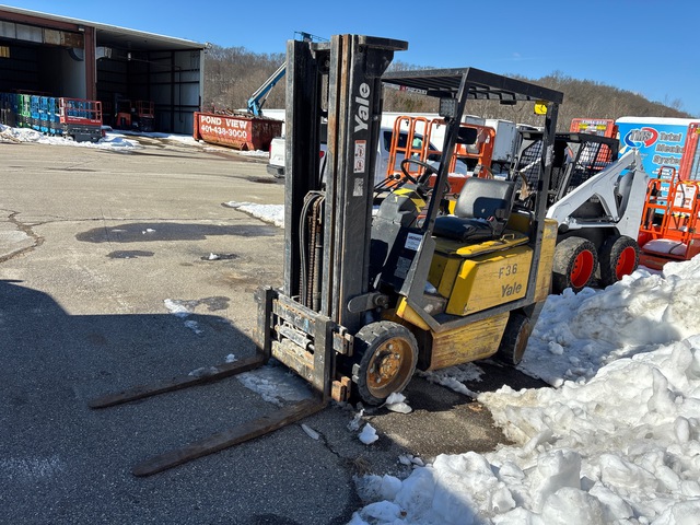 1992 Yale GLC050TENUAE083 5000 lb Cushion Tire Forklift (Inoperable)