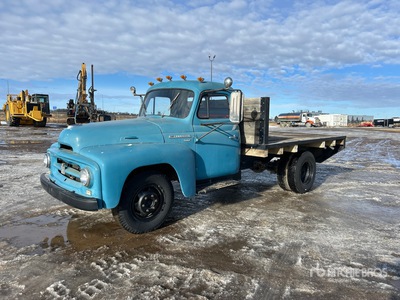 1953 International R132 4x2 Flatbed Truck