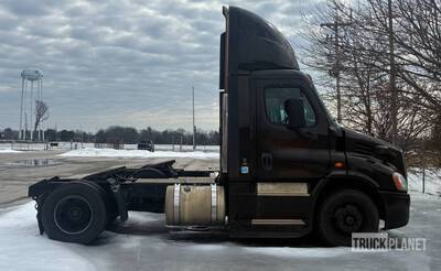 2017 Freightliner Cascadia 113 S/A Day Cab Truck Tractor (Inoperable)