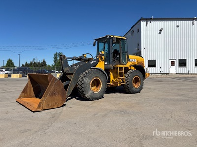 2004 John Deere 624J Chargeuse sur pneus