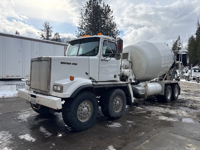 2004 Western Star 4900FA 8x4 Twin-Steer Mixer Truck