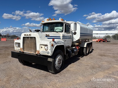 1986 Mack R688ST 4000 gal 6x4 Water Truck