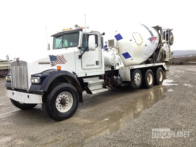 2000 Kenworth W900 10x4 Mixer Truck