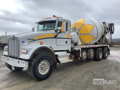 2005 Kenworth W900 12x4 Mixer Truck