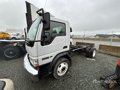 2009 Ford LCF550 4x2 を見 Cab and Chassis (Inoperable)