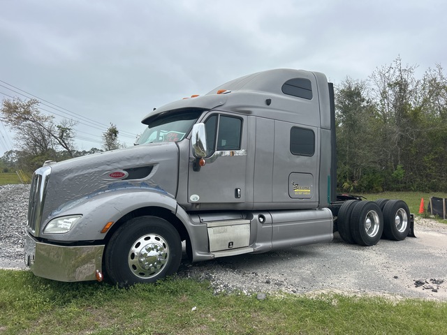 2012 Peterbilt 587 6x4 T/A Sleeper Truck Tractor