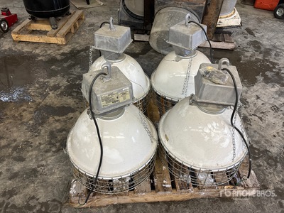 Quantity of (4) Keene Widelite M135 Lighting Fixtures