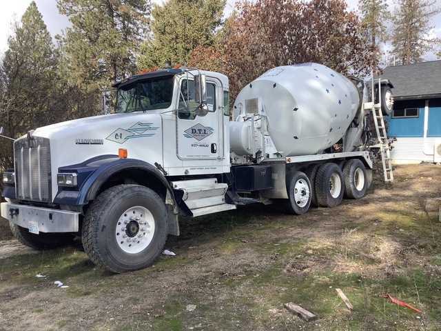 2006 Kenworth W900 10x4 Mixer Truck