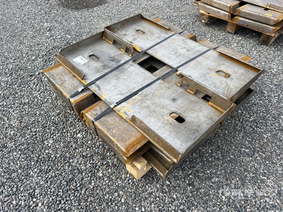 Quantity of (10) 2025 Kit Containers QT-F-BLANK Skid Steer Attachment Mounting Plate (Unused)
