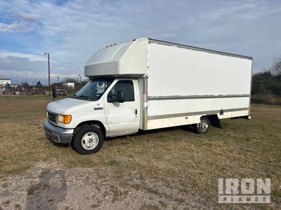 2007 Ford E-350 4x2 Van Truck