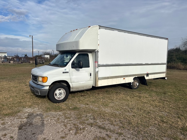 2007 Ford E-350 4x2 Van Truck
