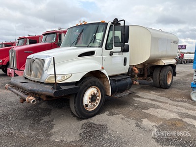 2007 International 4300 4x2 Ciężarówka na wodę (Inoperable)