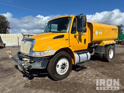2013 International 4300 Durastar 2000 gal 4x2 Ciężarówka na wodę