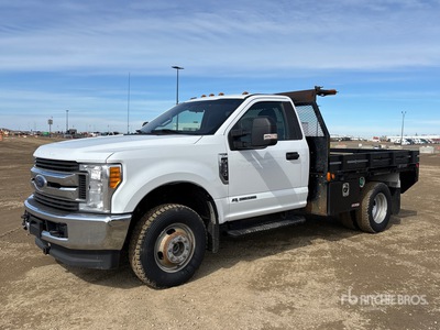2017 Ford F-350 XLT 4x4 Ciężarówka z płaską platformą