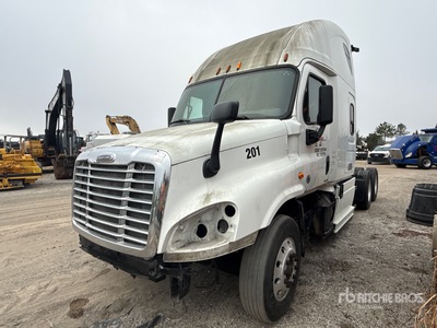 2015 Freighliner Cascadia 125 6x4 Cabeza Tractora Cabina Dormitorio (Inoperable)