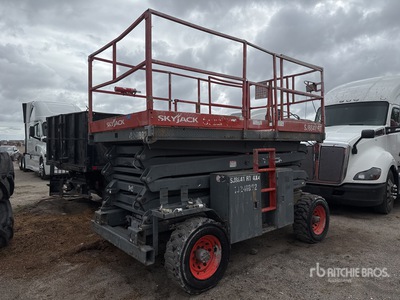 2014 Skyjack SJ8841RT 4x4 Gasoline Hebebühne