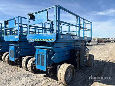 2014 Genie GS-4390 RT 4x4 Dual Fuel Scissor Lift