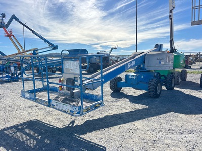 2015 Genie S40 4WD Diesel Telescopic Boom Lift