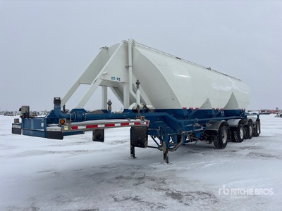2012 Raglan 1570 cft Quad/A Pneumatic Bulk Trailer