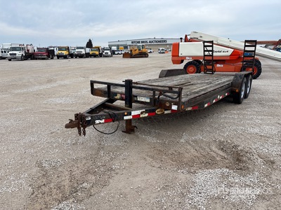 2013 PJ 27 ft T/A Remolque Portamaquinaria