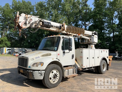 2014 Altec DC47 TR on 2014 Freightliner M2 106 4x2 Camion pelle